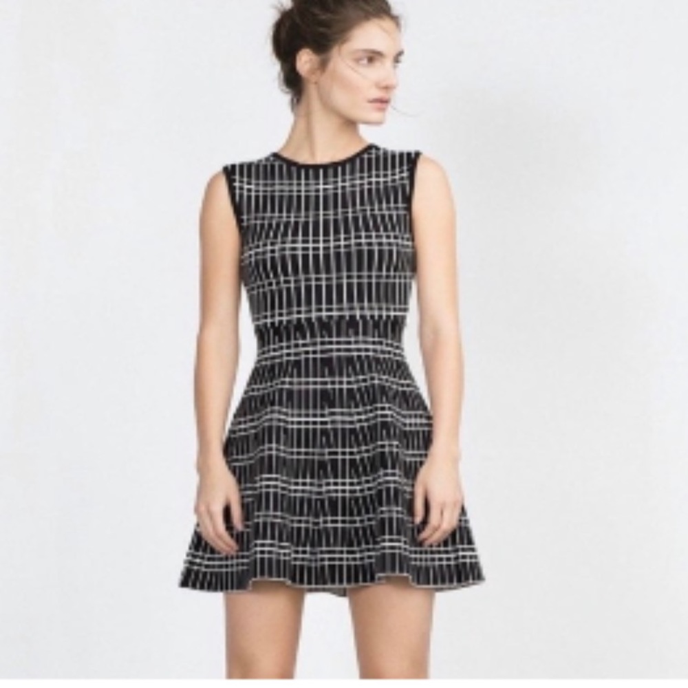 Zara size M black & white fit & flare knit dress